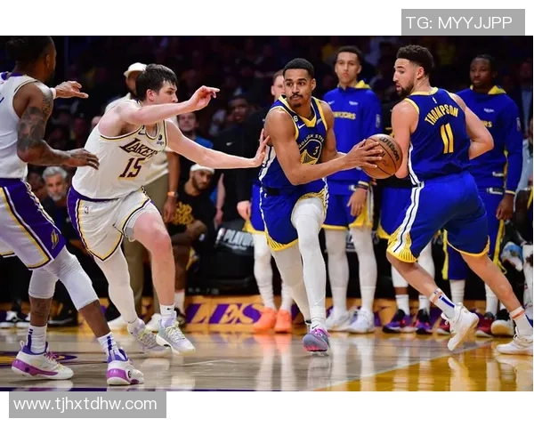 当今足球界谁是最闪耀的明星球员引发热议与讨论